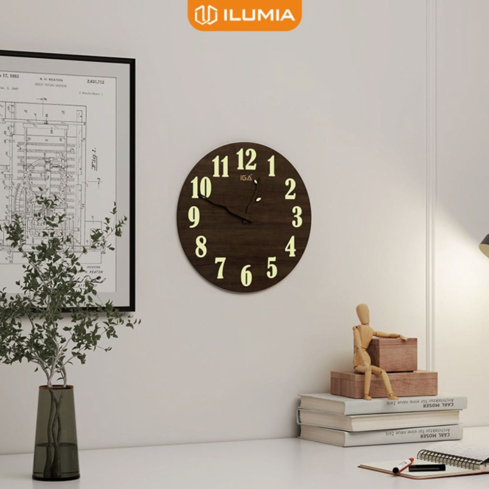 นาฬิกาแขวนไม้เรืองแสงตกแต่งห้องนั่งเล่นยี่ห้อ Ilumia - IP381