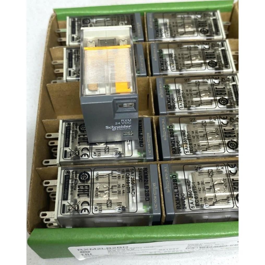 (Schneider) รีเลย์ระดับกลาง RXM2LB2P7 ,RXM2LB2BD, RXM2LB2E7,RXM2LB2B7, RXM2LB2F7 8 พิน (มีไฟ)