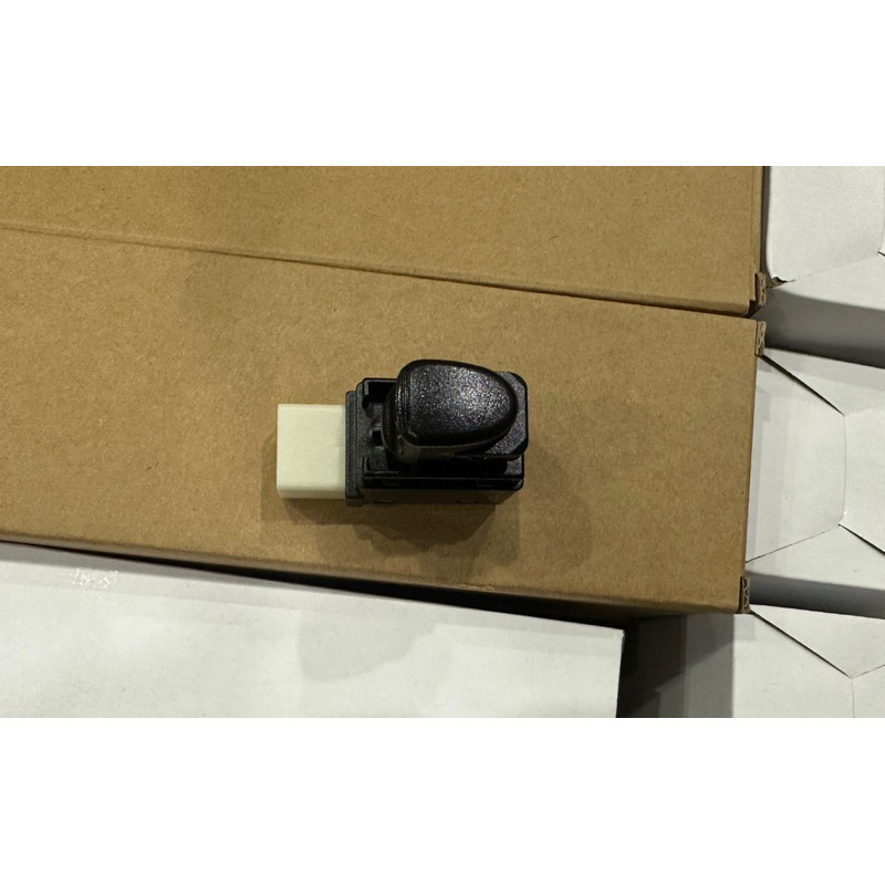 สวิตช์ขึ้นและลงหน้าต่าง Daewoo Lanos