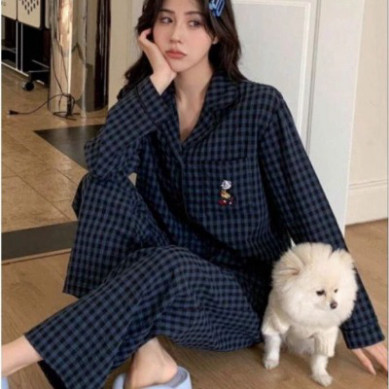 [สินค้ามาตรฐาน MICKEY CHECKED PYJAMA SET LONG SLEEVES LONG PANTS SIU HOT 2025 ชุดใส่อยู่บ้านแขนยาวปั