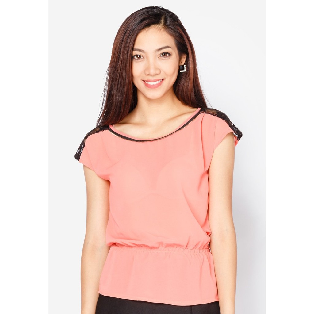 เสื้อชีฟองสีชมพูแขนสั้น เข็มขัดยางยืด คอปกหัวเข็มขัด ADB0273HO