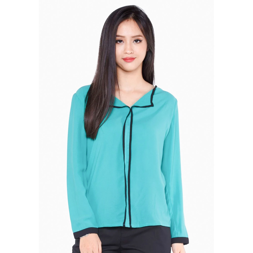 เสื้อชีฟองสีฟ้าอ่อนแขนยาวและคอปกสีดําและรั้ง ADB044XAN