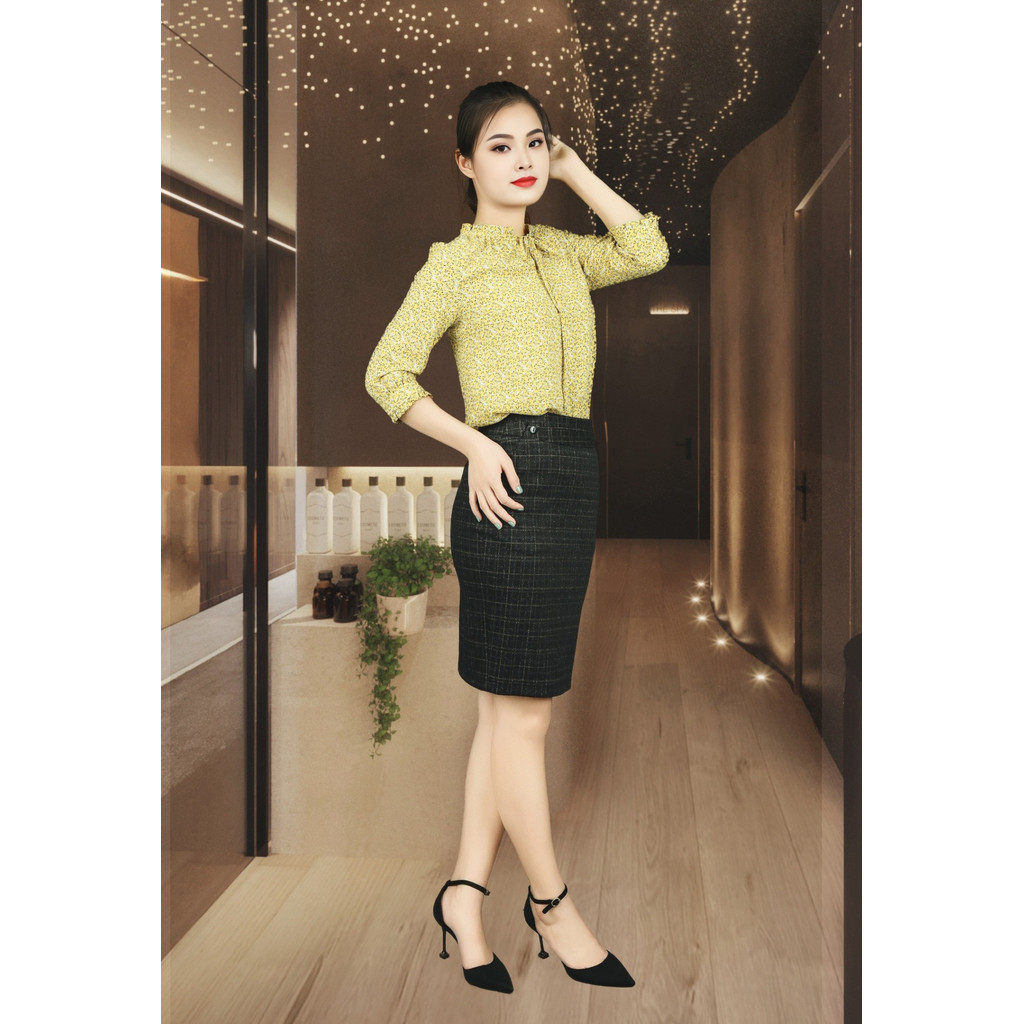 เสื้อเชิ้ตแขนสั้นลายดอกไม้สีเหลืองทรงหลวมและคอปกผูกเชือก ADB1591NIVA2