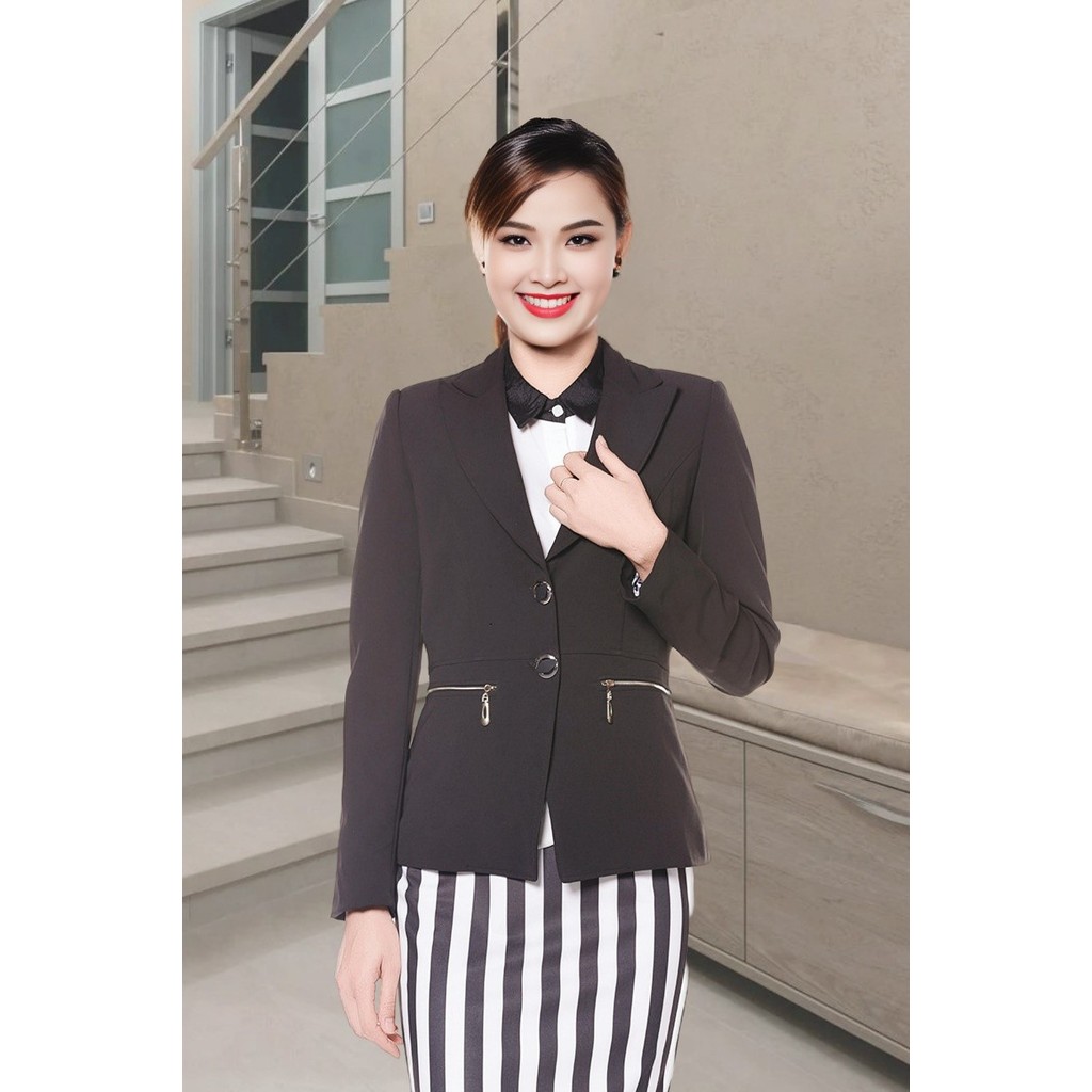 เสื้อกั๊กสีดําเบาพิเศษแขนยาว 2 ชั้น คอปก ปก 2 ปก กระดุมที่เอว 2 เม็ด ADH097DE