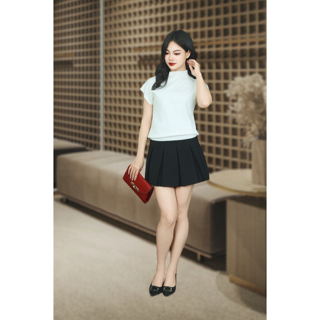 เสื้อสเวตเตอร์สีขาวคอปก 3F และไหล่จั๊ม AL662TR