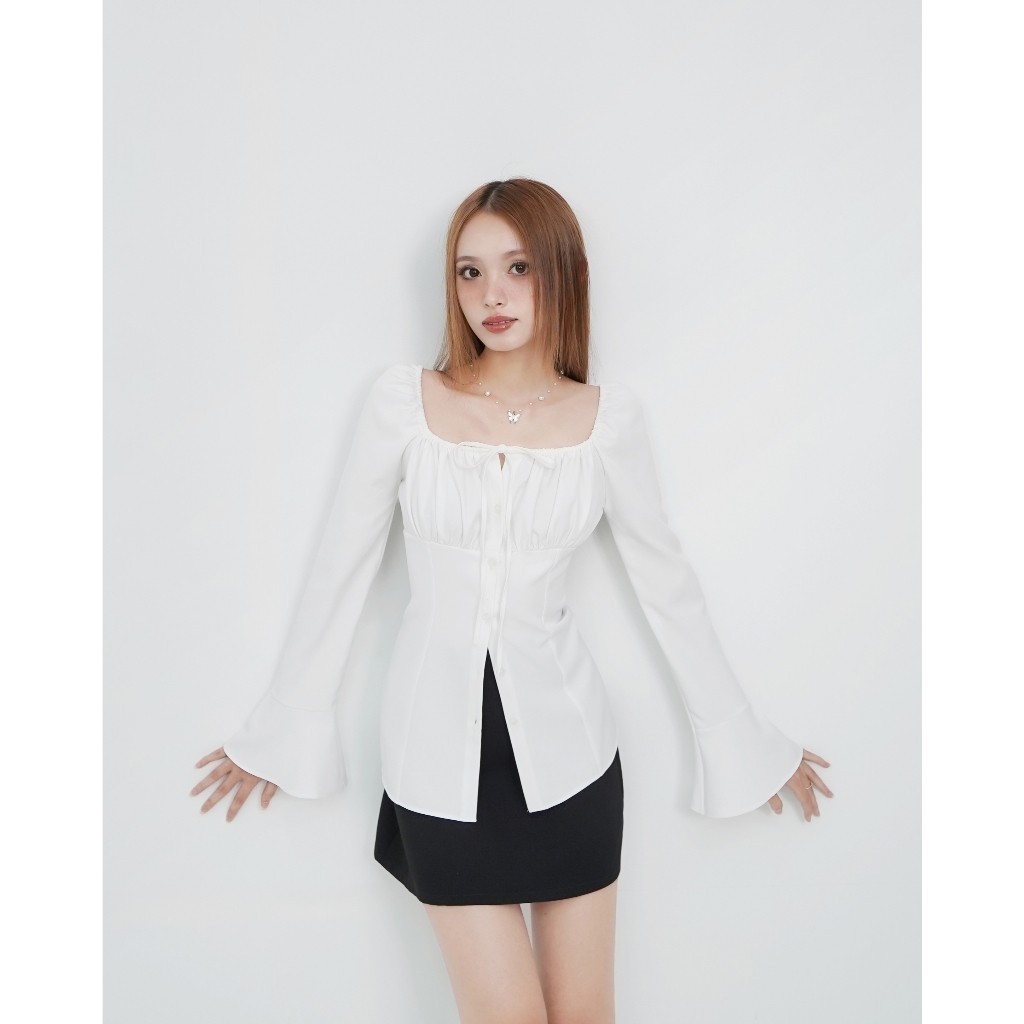 Dalla เสื้อคอเหลี่ยมแขนบาน (SM24)
