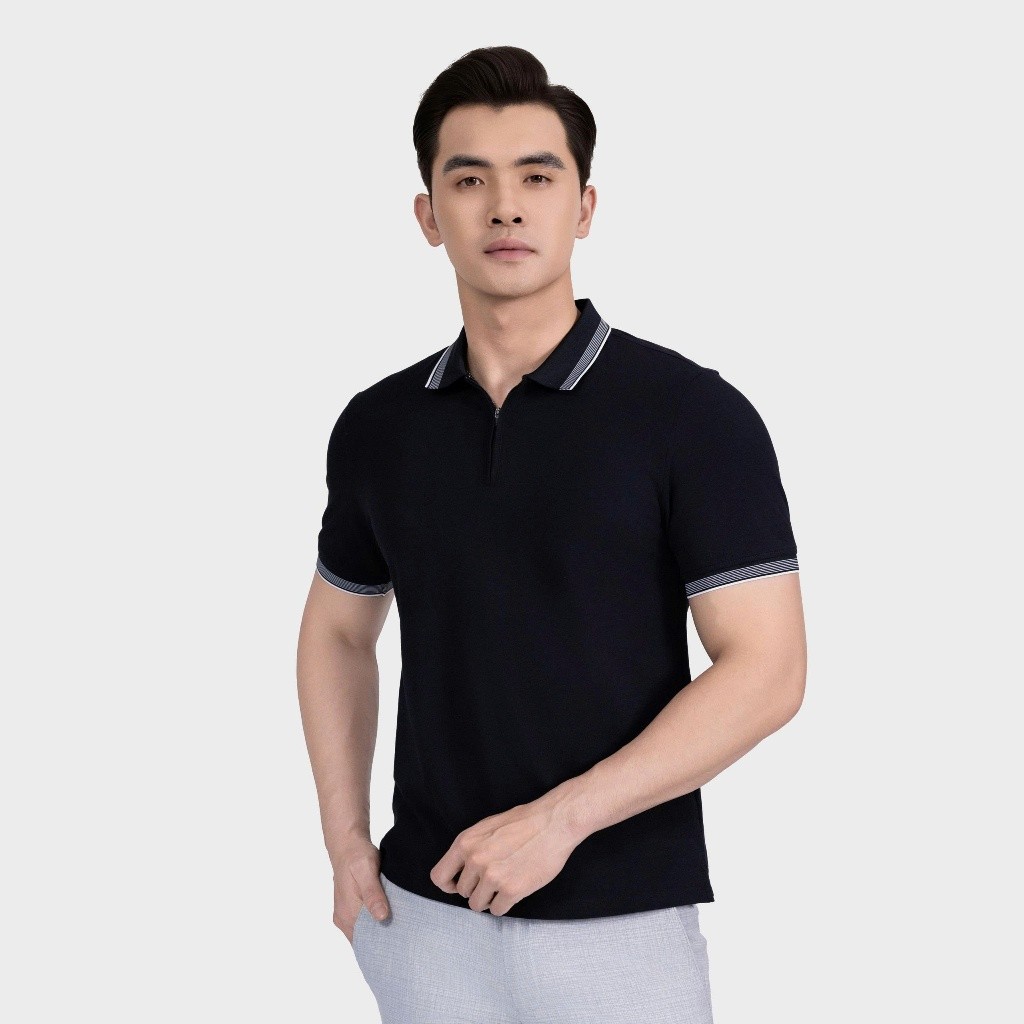 เสื้อโปโลผู้ชาย Aristino สีดํา ผ้าคอตตอนออร์แกนิคเนื้อนุ่ม ยืดหยุ่นสูง ดีไซน์ซิป APS204AS0E