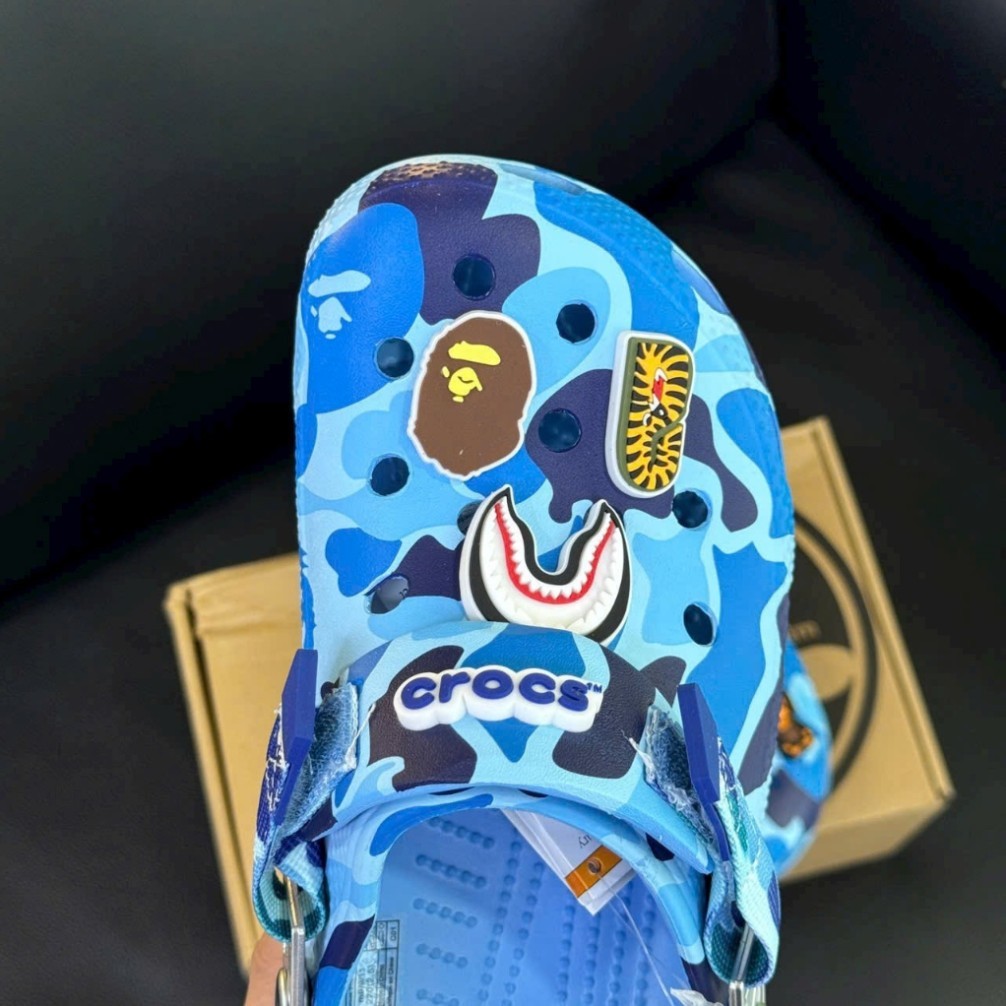รองเท้าแตะ Crocs BAPE x Crocs Classic Clog