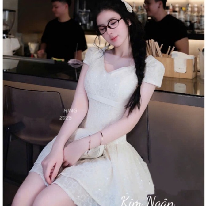 ชุดแต่งงาน เดรสลูกไม้คอปกหัวใจและโบว์ไหล่ กระโปรงชั้น ค133 (Z6)