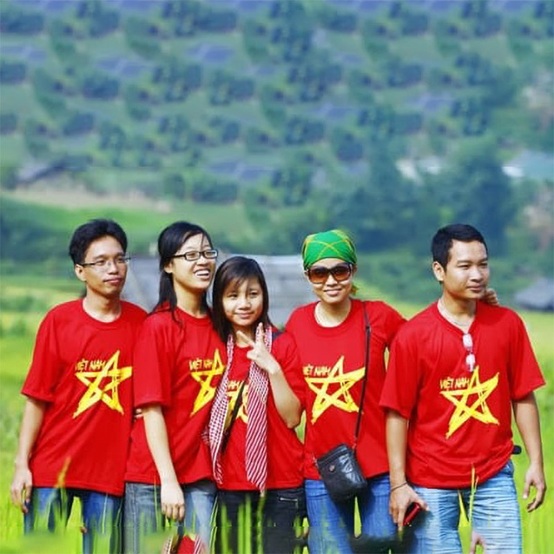เสื้อยืด Red Flag Yellow Star - Group Outing Uniform ผ้าคอตตอนยืด ใส่สบาย - ASV2