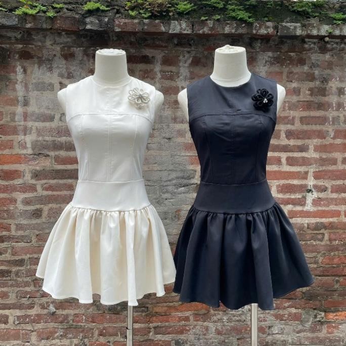 ชุดเดรส muse สวยงาม ชุดเดรสผู้หญิงดีไซน์คอกลม เอวรัดรูป และเข็มกลัดดอกไม้สวย L369 gg