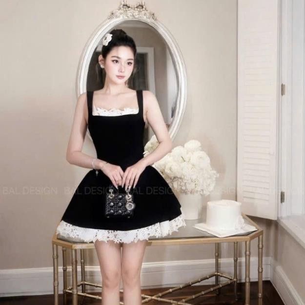 เดรสสั้น 2 สาย เดรสคอเหลี่ยมเว้าหลังกระโปรงลูกไม้ ค777(Z6)