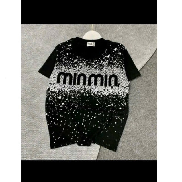 เสื้อยืด Miumiu Loose Format พิมพ์ตัวอักษร Super Hot สําหรับผู้ชายและผู้หญิง ใหม่ 2026 (ชื่อผลิตภัณฑ