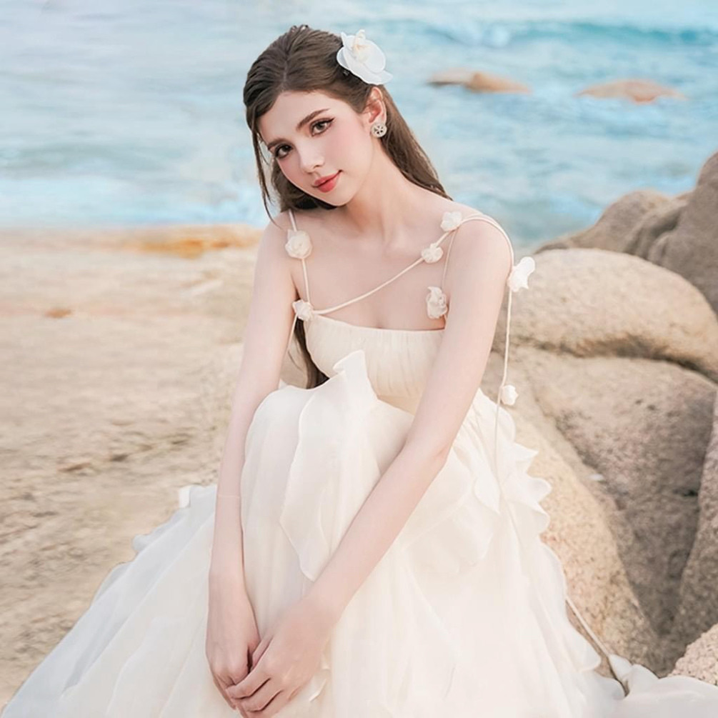 พู่ MAXI BECHIC พร้อมดอกไม้และการเดินทางที่สวยงามเกินจริง