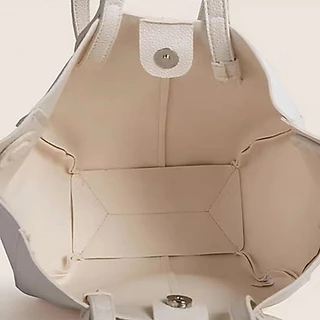 Leacat หนังนุ่ม niche wing bag tote bag premium sense กระเป๋าถือความจุขนาดใหญ่ combuting womens bag