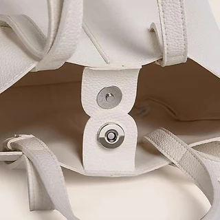Leacat หนังนุ่ม niche wing bag tote bag premium sense กระเป๋าถือความจุขนาดใหญ่ combuting womens bag