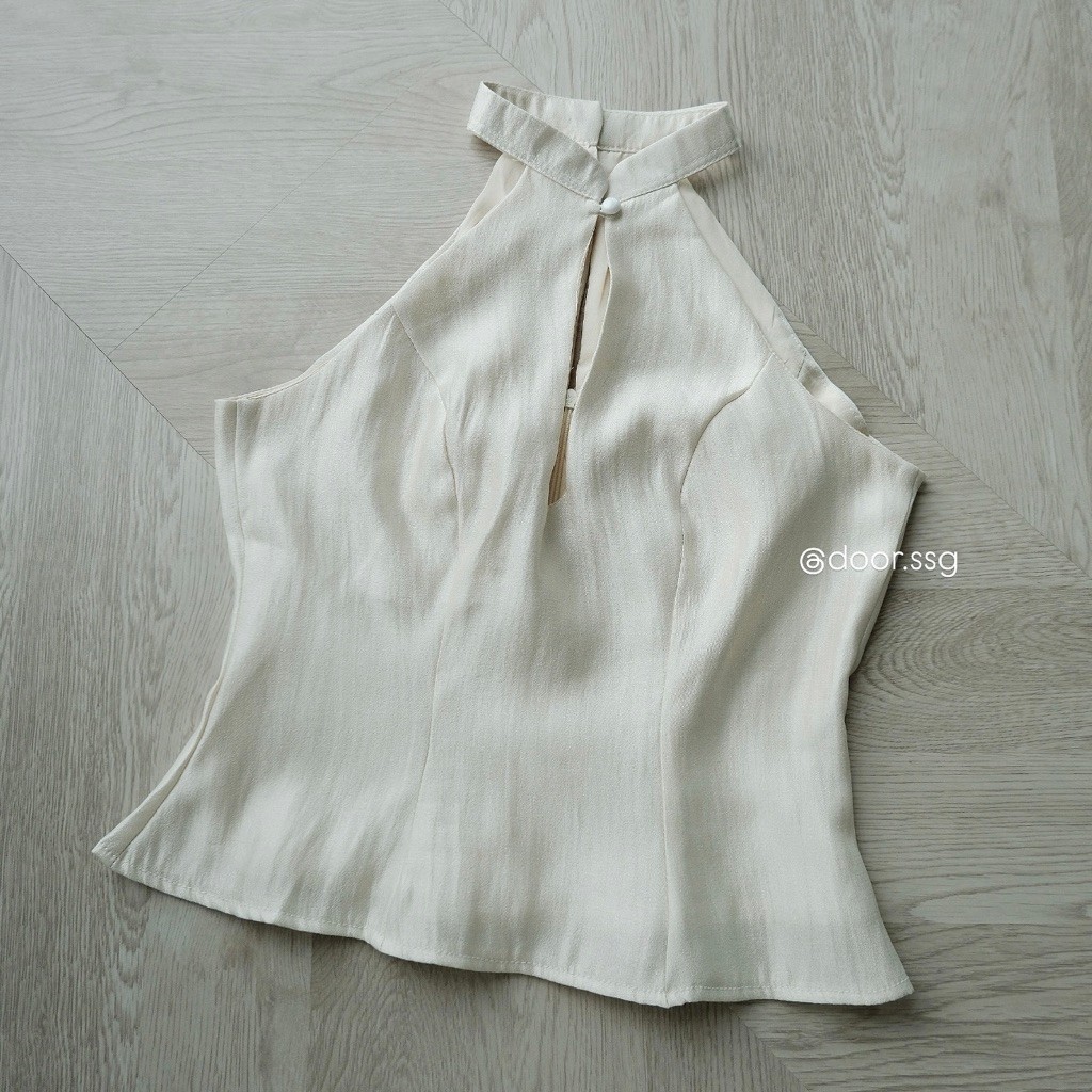 Moc Mien - เสื้อเชิ้ตผ้าไหมคอปกรถไฟและกระดุมมุก อ่อนโยนและแบน - ByDoor.ssg
