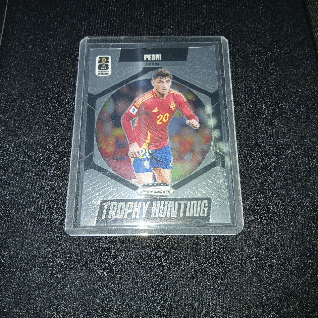 PANINI PRIZM FIFA WORLD CUP 2026 PLAYER CARD - PEDRI TROPHY HUNTING