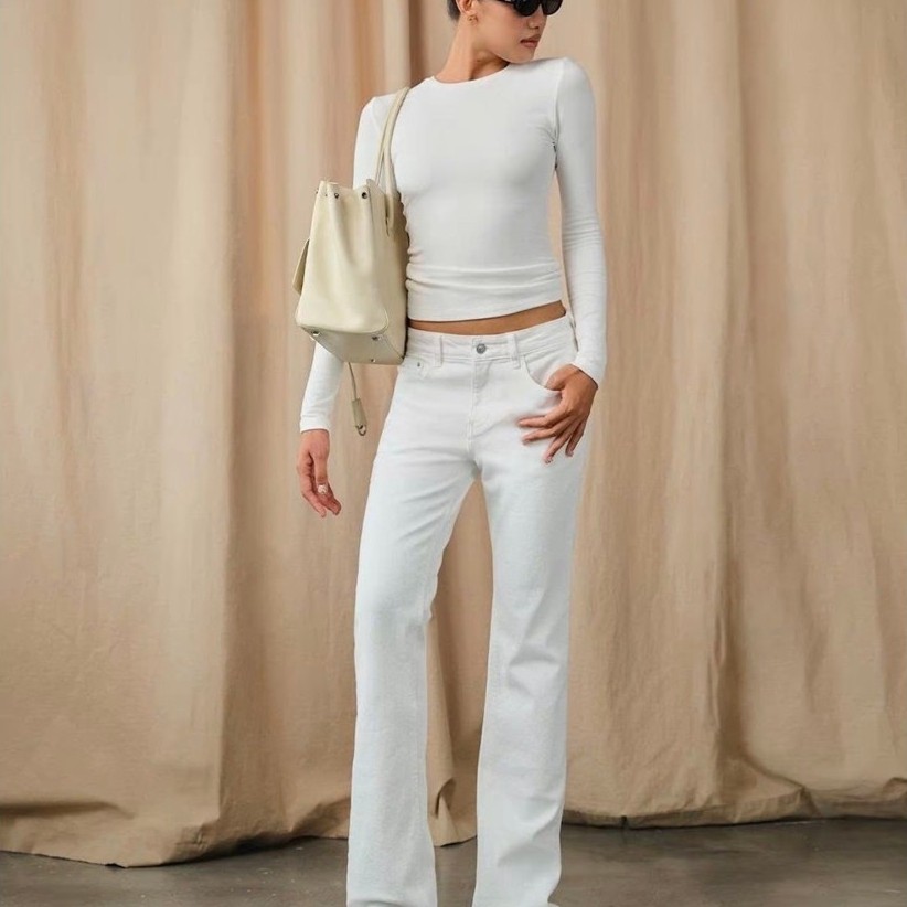 สเวตเตอร์ผ้าทอขั้นพื้นฐาน [ Local Brand: Basic ]