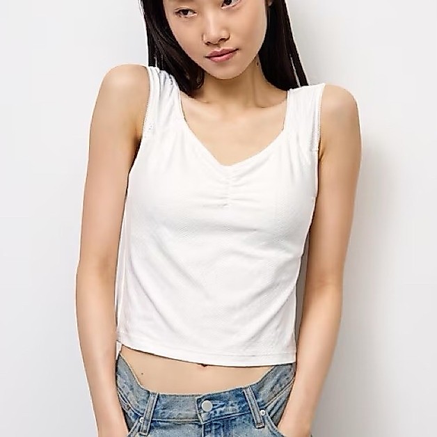 GU Japan เสื้อกล้ามคอเต่า