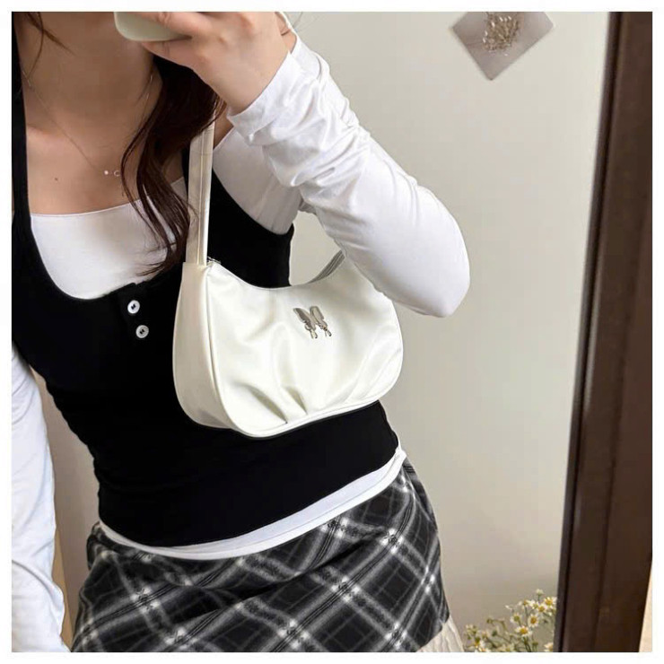 กระเป๋าใต้วงแขนหนัง PU สําหรับผู้หญิงแฟชั่นเกาหลี - กระเป๋าสะพายไหล่พร้อมเสน่ห์ผีเสื้อ - DK168