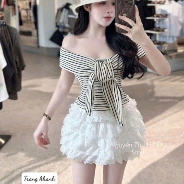 ชุดกระโปรงเปิดไหล่ ชุดกระโปรงผู้หญิงสวยๆชุดเสื้อลายทางเปิดไหล่พร้อมกระโปรงสั้นชั้น932(Z2)