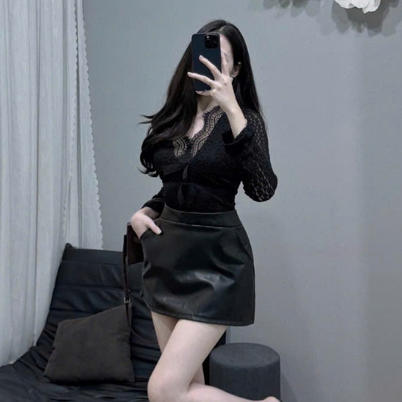 ชุดกระโปรงสั้น ชุดเสื้อคอปลูกไม้แขนยาวผสมกระโปรงหนังสั้น 1412(Z1) เดือน