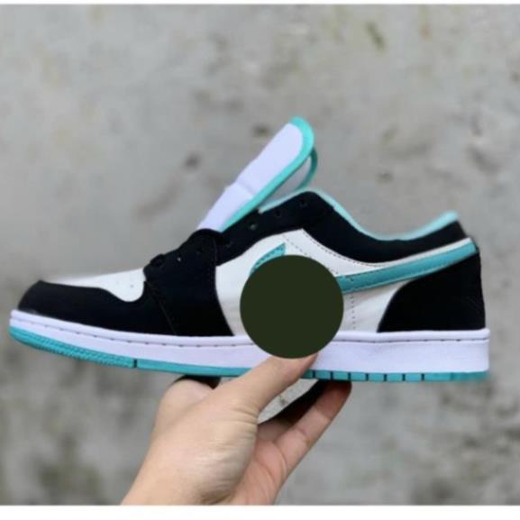 JD Sports Shoes for Men and Women - รองเท้าผ้าใบแฟชั่น พื้นยางนุ่ม รุ่นใหม่ 2025