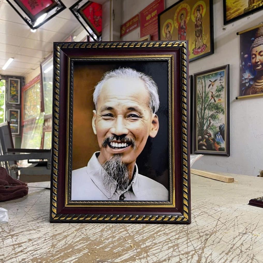 ภาพบุคคลของ HO CHI MINH - กรอบ