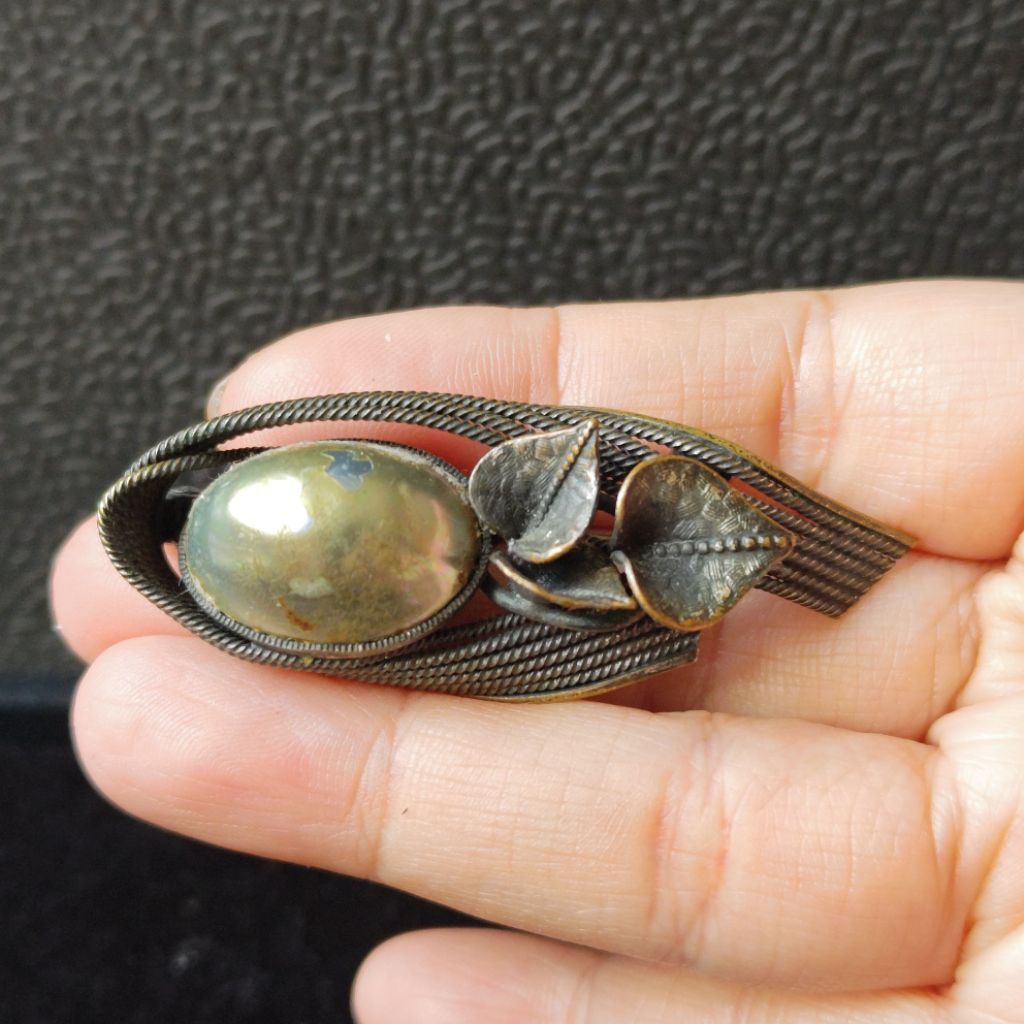 C1583-ญี่ปุ่น Ao Dai - RUY-SPIRAL SHAPE - ANTIQUE PEARL OVAL FACE