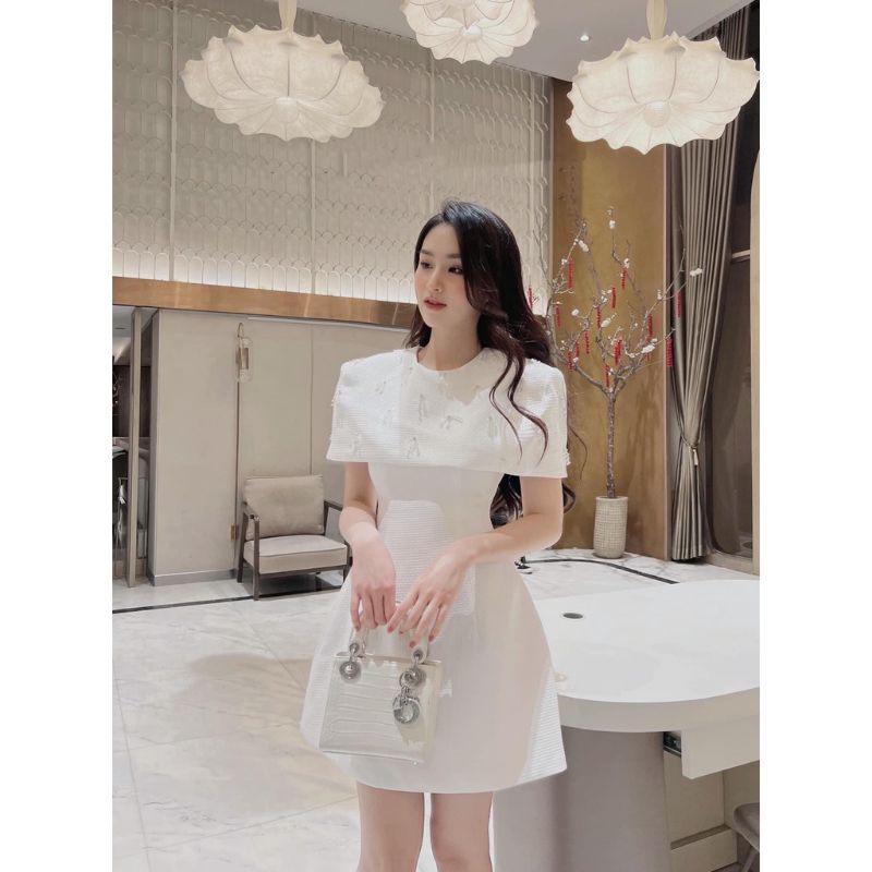 รอน ชุดเดรสคอกลมหินโฟมสุดหรู