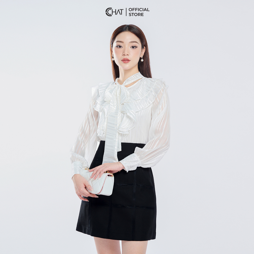 เสื้อเชิ้ตผู้หญิงไหล่จับจีบและคอปกโบว์ทําจากผ้าชีฟองเนื้อนุ่ม 13FDV7003ST