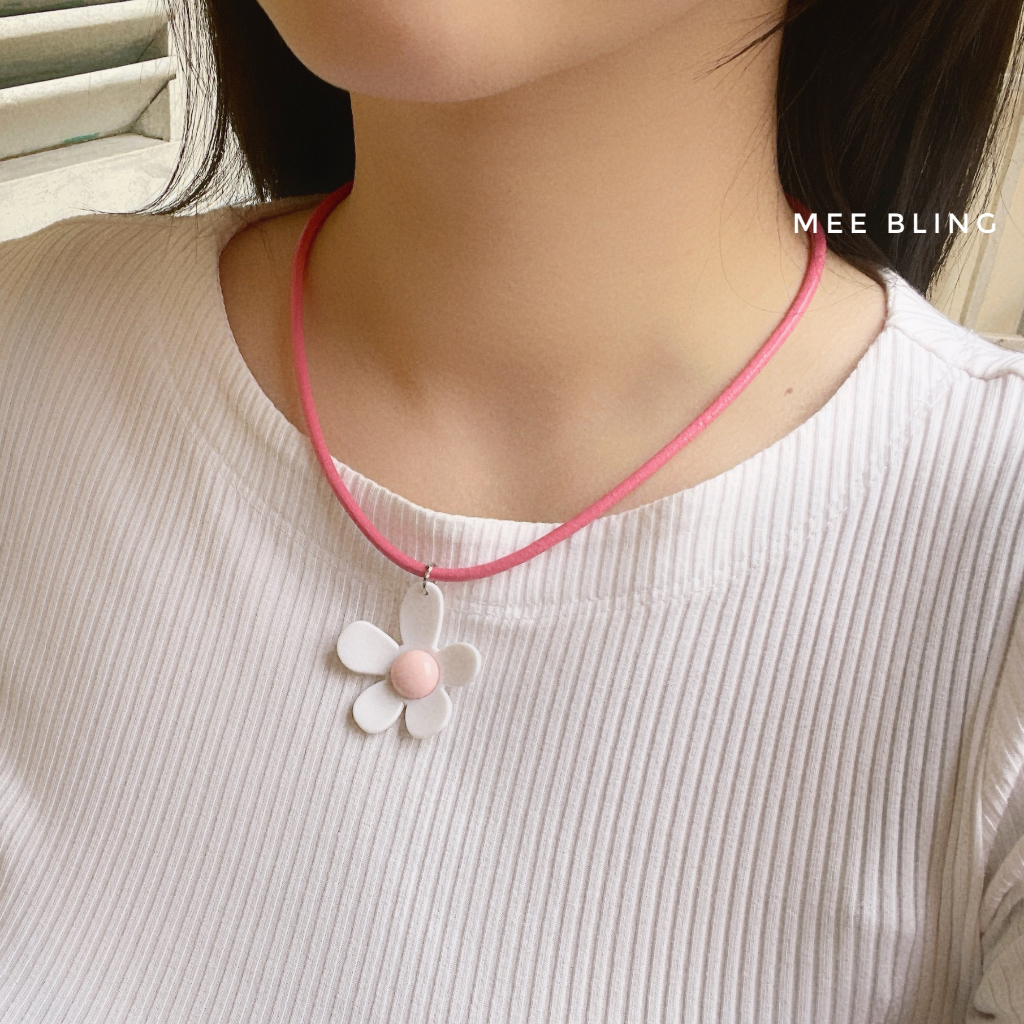 MEE BLING สร้อยคอหนังเทียม Peony