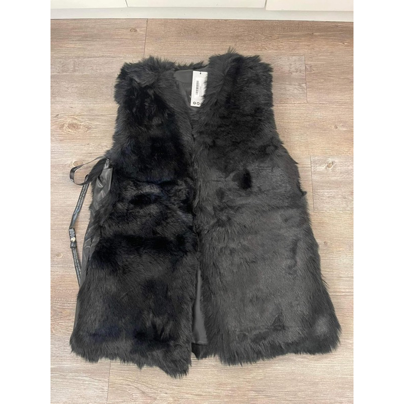 เสื้อกั๊กไหมพรม Boohoo UK สีดําสวยมาก ราคาถูก pass newtag