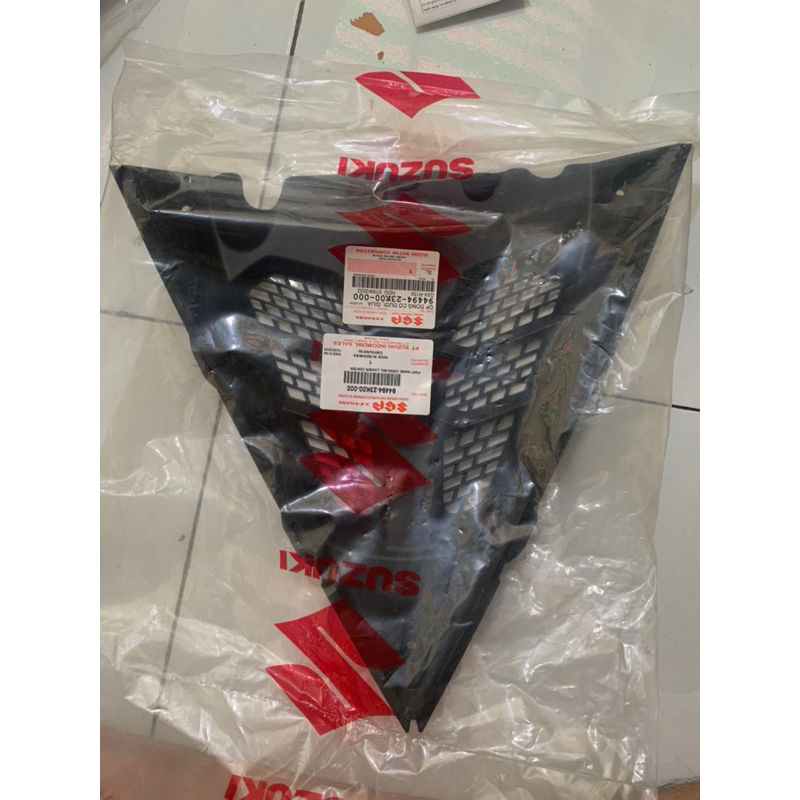 ไถบังโคลนกลาง gsx r 150 suzuki ของแท้