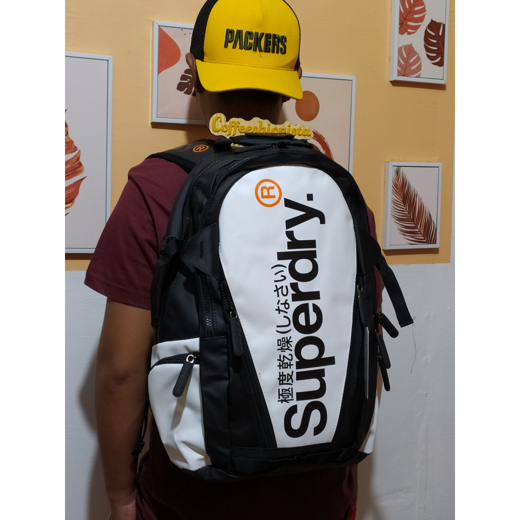 กระเป๋าเป้สะพายหลังเดินทางกีฬา Superdry Classic