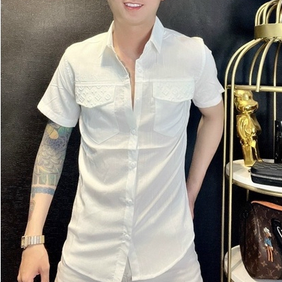 เสื้อเชิ้ตแขนสั้นผู้ชายหรูหราระดับไฮเอนด์ใหม่พร้อมกระเป๋านูนสีดําและสีขาว TN นูนกระเป๋า