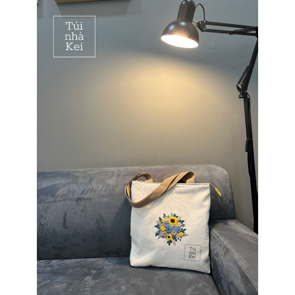 กระเป๋าผ้าใบปักมือ 3D ช่อดอกไม้ T03 - Kei House Bag