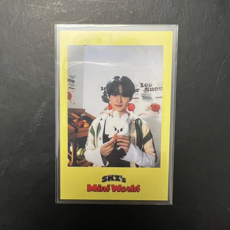 [SKZ|Stray Kids] การ์ด Mini World Lee Know POB ของ SKZ (มีจําหน่ายใน Hanoi)