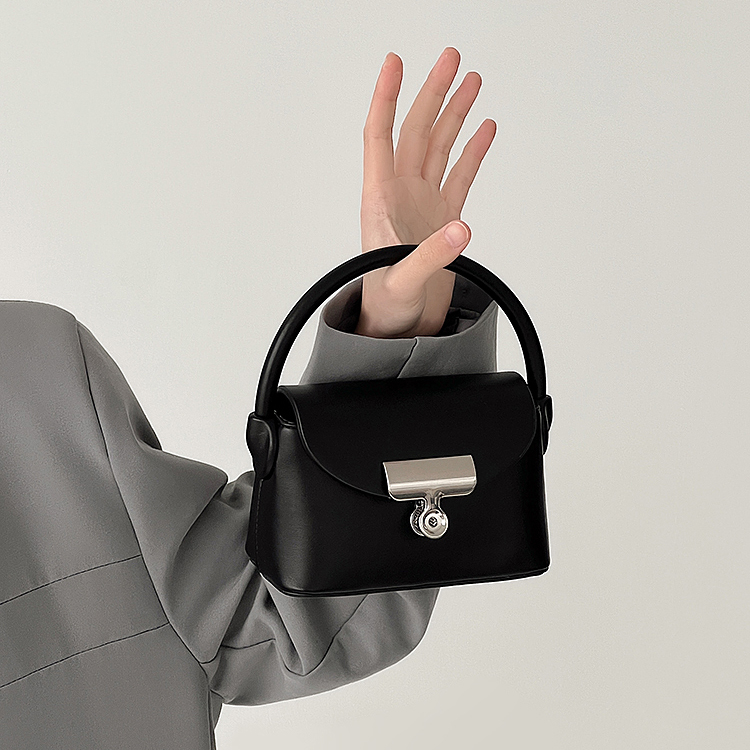 กระเป๋าสแน็ปล็อคใบเล็กน่ารัก - ARWIN