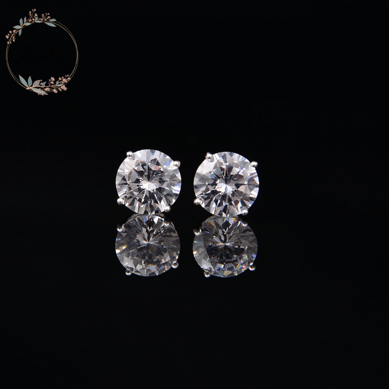 V59 ต่างหู Moissanite Bud 8 มม. พร้อมใบรับรองการตรวจสอบ GRA