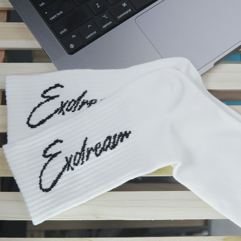 ถุงเท้า ExDream สีขาว ปักคํา ExDream ทั้งสองด้าน