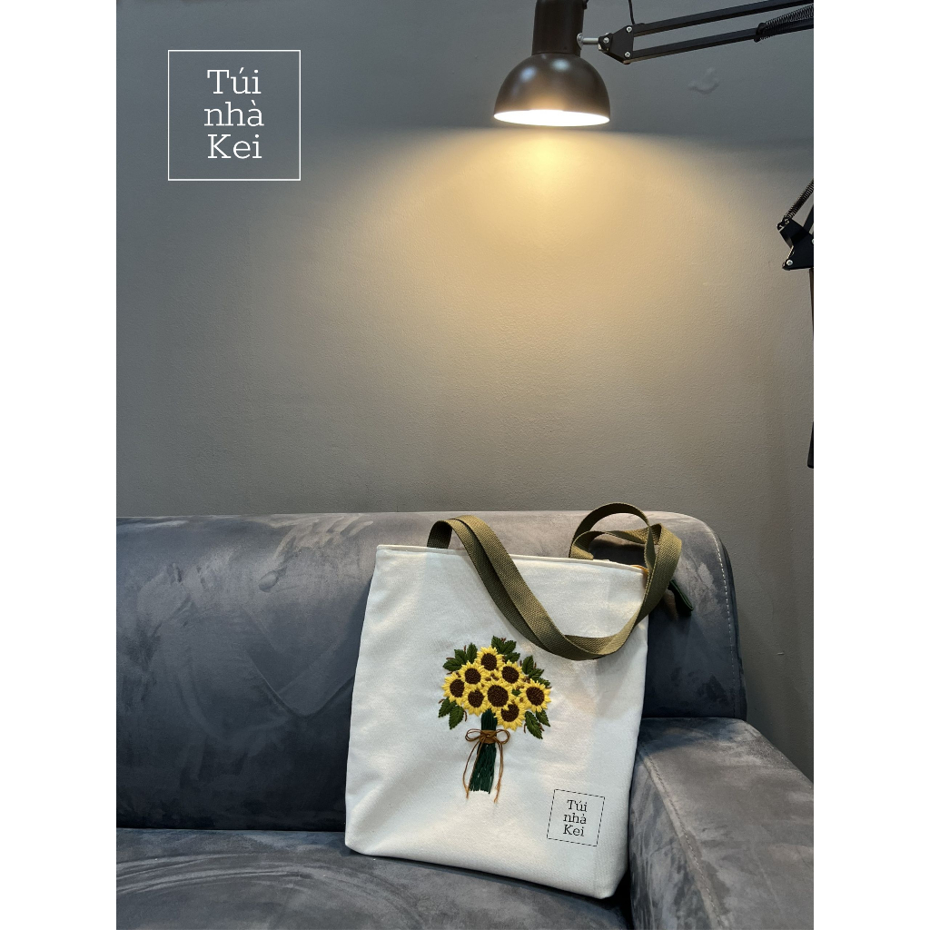 กระเป๋าผ้าใบปักมือ 3D ช่อดอกไม้ดอกทานตะวัน T05 - Kei House Bag