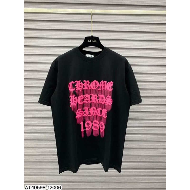 เสื้ออักษรสีชมพู 1989