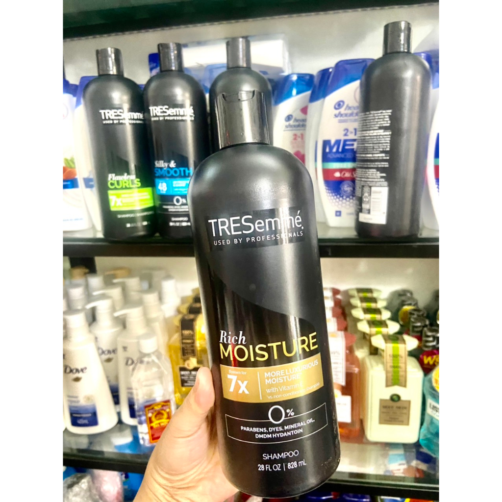 Tresemme MOISTURE RICH Shampoo For Dry, Frizz-Free Hair 828ML