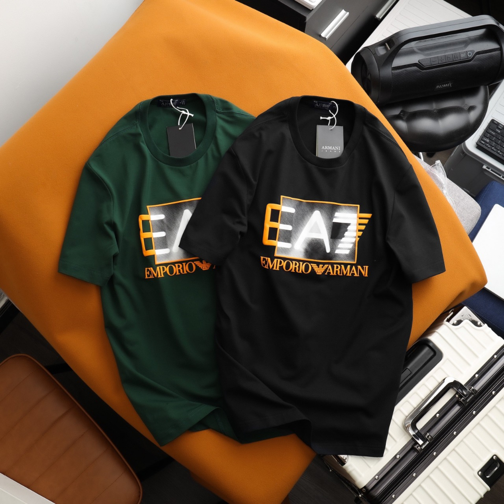 Ea7 เสื้อยืดแฟชั่น unisex ผ้าคอตตอน 4 ทิศทาง โลโก้นูนไม่ซ้ําใคร AT77