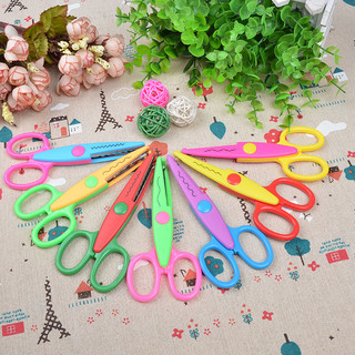(Ưu tiên gửi hàng khi đặt SL>=2)Kéo thủ công lưỡi ziczac bằng SẮT đầu tròn không gây đau tay cho trẻ em,  văn phòng phẩm