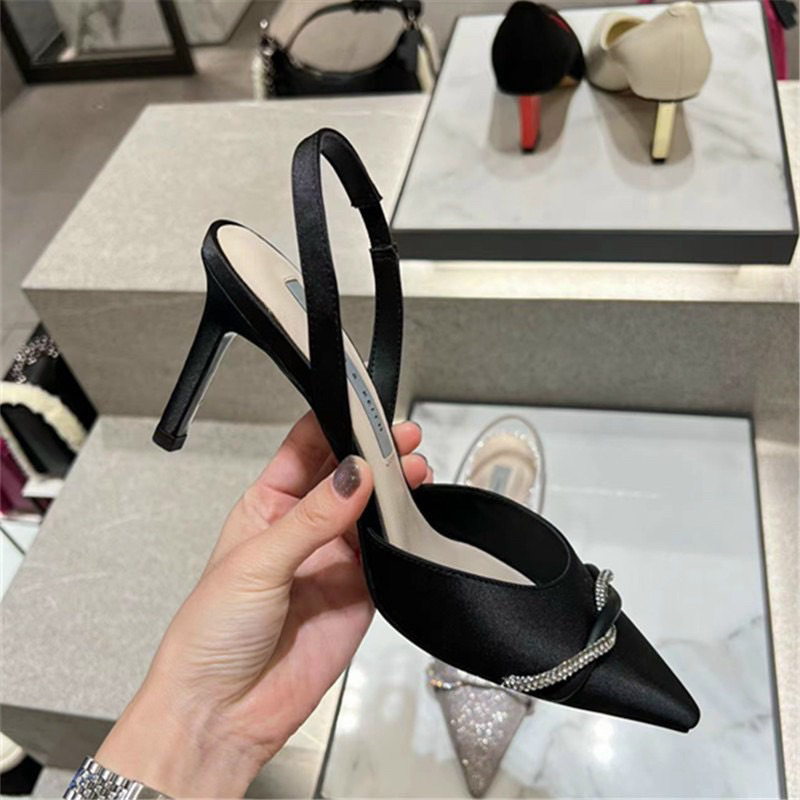 [Bees Shop] รองเท้า Cnk หินบิดและส้นกริช 8 นาที