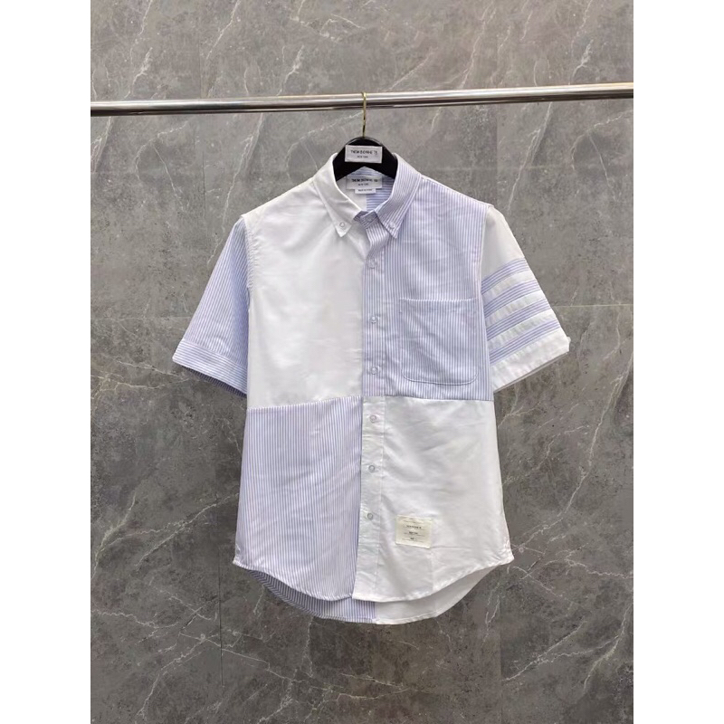 Tb - OXFORD THOM BROWN SHORT SLEEVE SHIRT สําหรับผู้ชายและผู้หญิง, PATCHWORK 4 PIECE WHITE + BLUE STRIPES, แท็กเต็ม, FLAG BACK OF NECK, MENSWEAR SHIRT