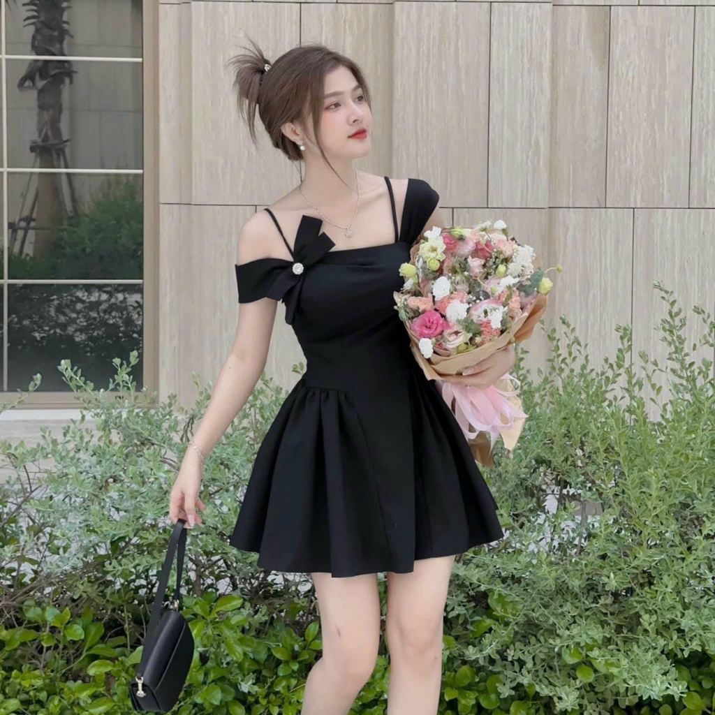 ชุดเดรสแฟชั่นผู้หญิงใส่ไปเที่ยวผ้าคอตตอนเย็นมีฟองสายปาดไหล่สายเดี่ยวกระโปรงจับจีบ2สีขาวดํา